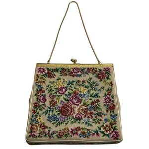 Vintage Petit Point Embrodiered Tapestry Kiss Lock Closure Purse